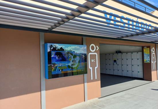 Gestão de cacifos com RFID, comunicação digital, sinalética interativa e conectividade Wi-Fi implementadas pela W4M no Slide 'n Splash.