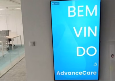 Monitor na Advancecare com sistema de gestão de conteúdos Way2digitalSignage