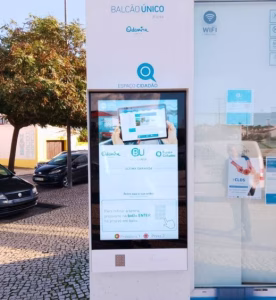 monitor de chamada de atendimento do Balcão único do Município de Odemira