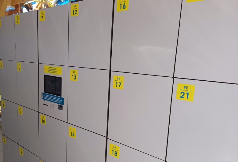 Gestão de cacifos com RFID, comunicação digital, sinalética interativa e conectividade Wi-Fi implementadas pela W4M no Slide 'n Splash.